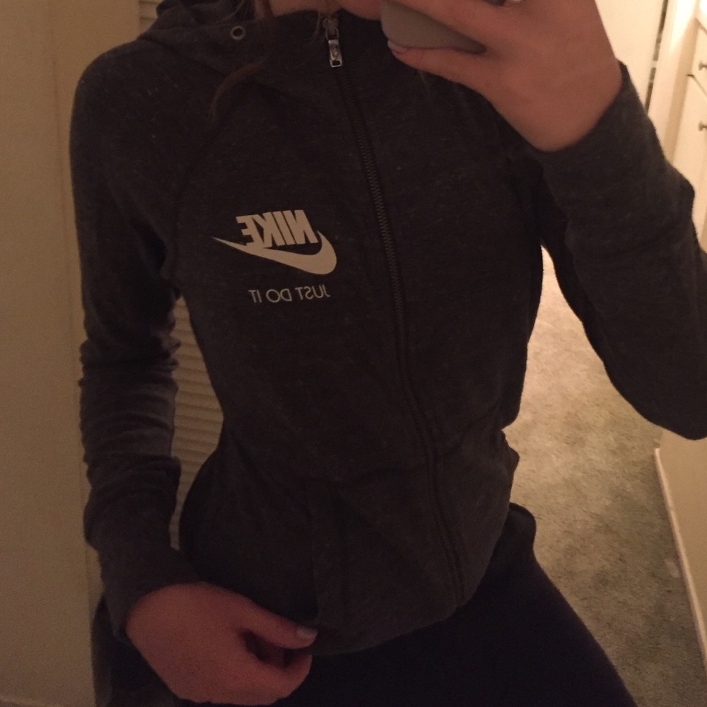 Woman’s nike zip up jacket
